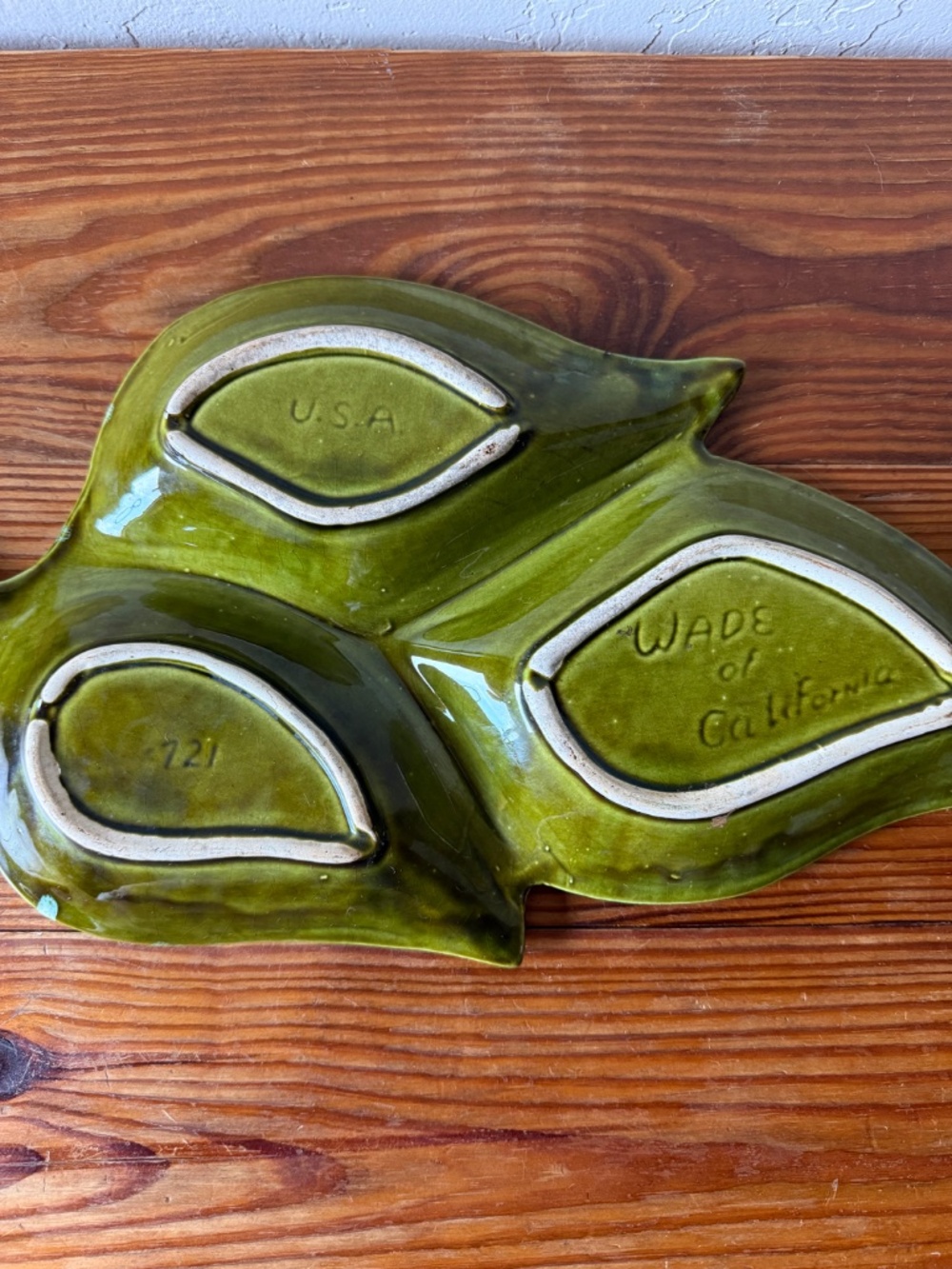 Mid-Century Modern 1960's Wade of California Pottery  Green Divided Leaf Dish - Picture 10 of 14